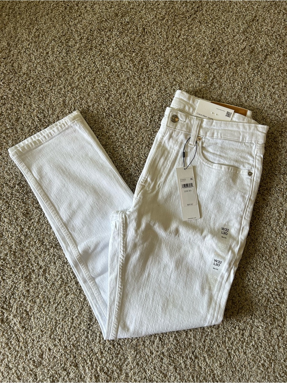 🆕 Calvin Klein Slim Jeans – Iconic White Denim